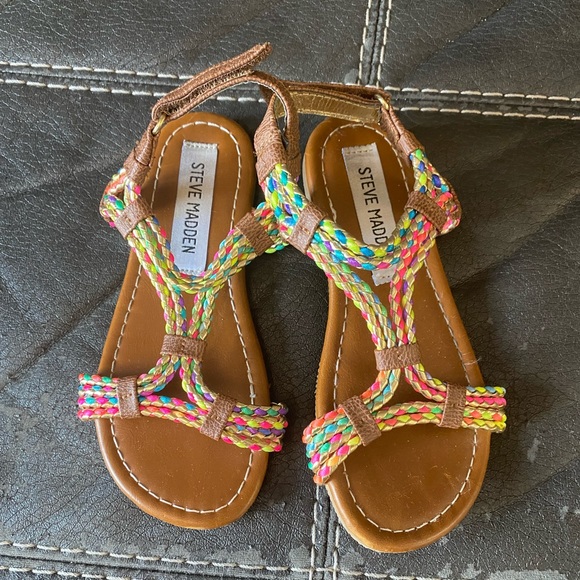 Steve Madden girls sandals - Picture 1 of 3